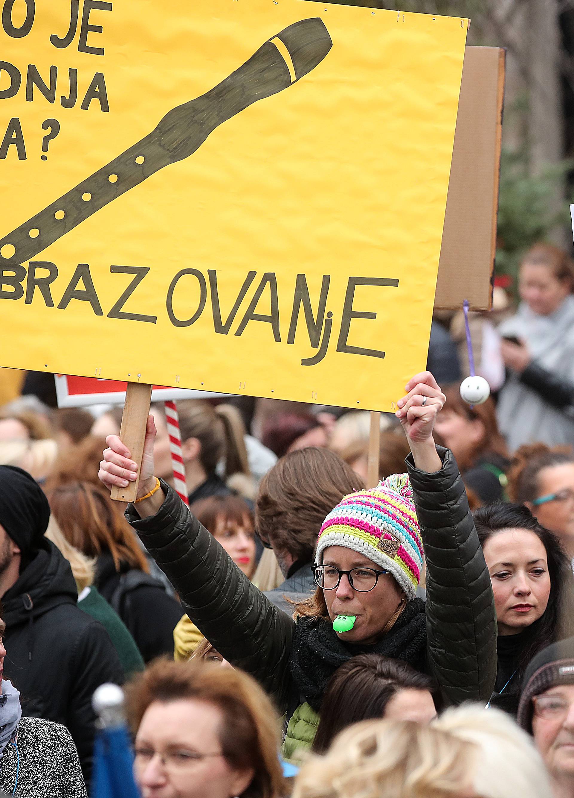 'Dosta je!' Najsnažnije poruke koje su učitelji poručili Vladi