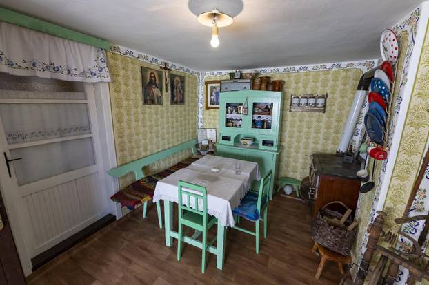 Komletinci: Obitelj Čelebić njeguje stare slavonske običaje