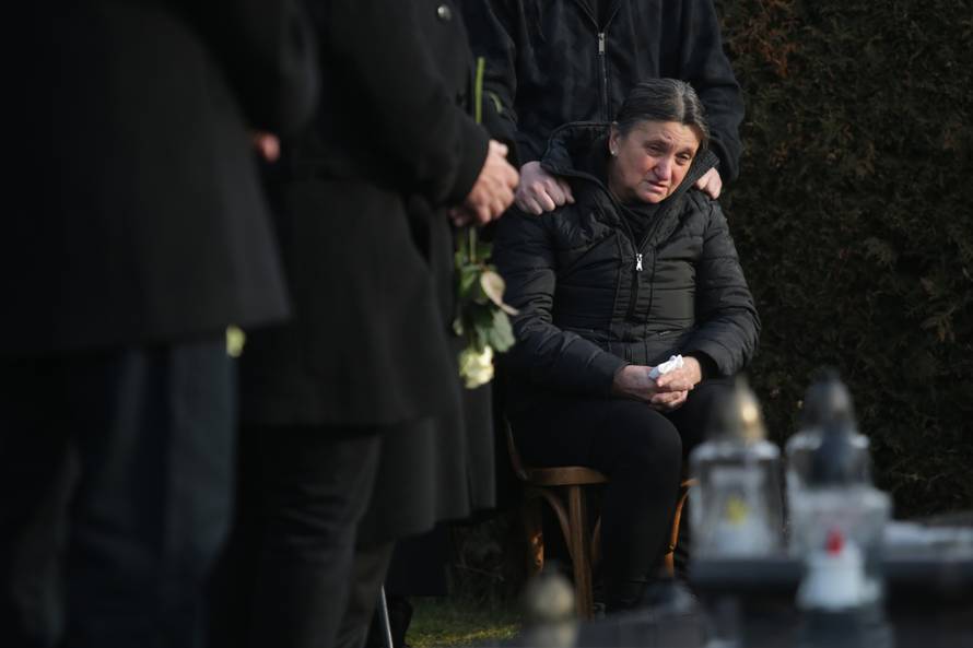 Jasminina majka neutješno je plakala: Nije mogla ni stajati...