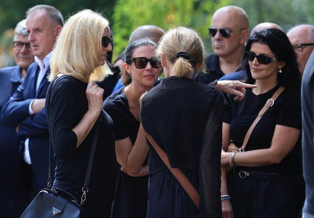 Zagreb: Posljednji ispraćaj Luce Mamić, majke Stojana, Zdravka i Zorana Mamića