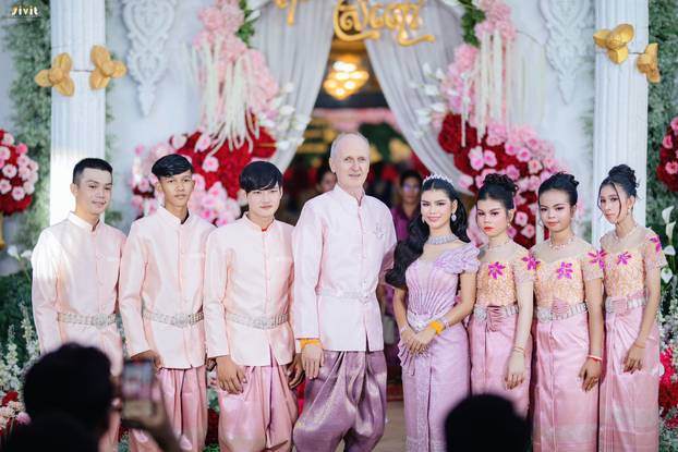 EKSKLUZIVNO Ovako je izgledala svadba Hrvata i 49 godina mlađe Kambodžanke