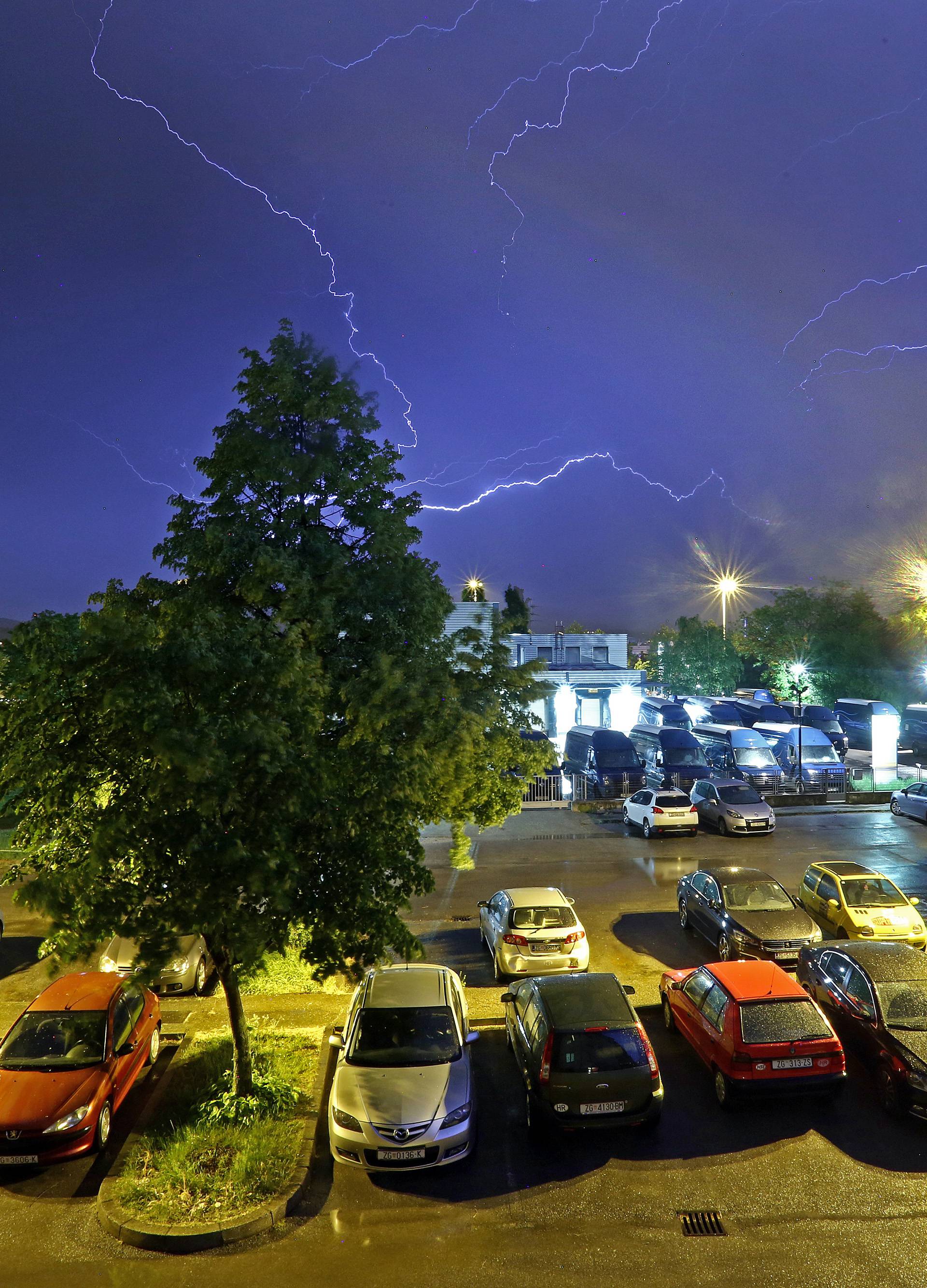 Nevrijeme pogodilo Zagreb i okolicu, Sisak ostao bez  struje