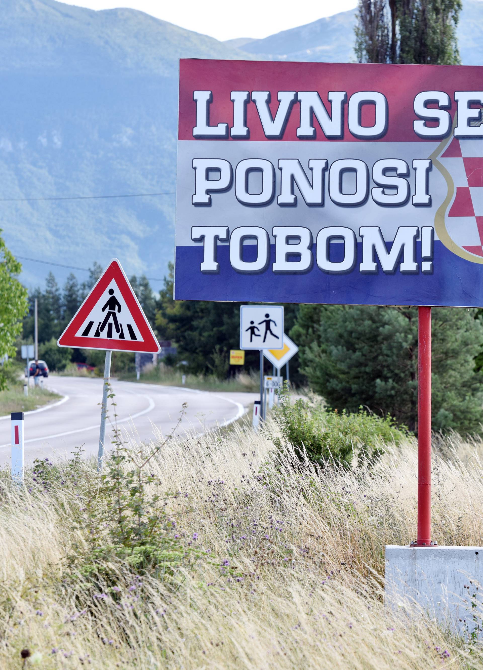 Livno: Na izlazu iz grada plakat podrÅ¡ke hrvatskom nogometnom izborniku Zlatku DaliÄu