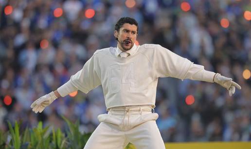 Bad Bunny otkrio &scaron;to zna&ccaron;i broj 64 na dresu sa Super Bowla