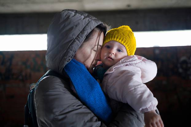 Loving,Mother,Holding,Her,Child,In,The,Bomb,Shelter