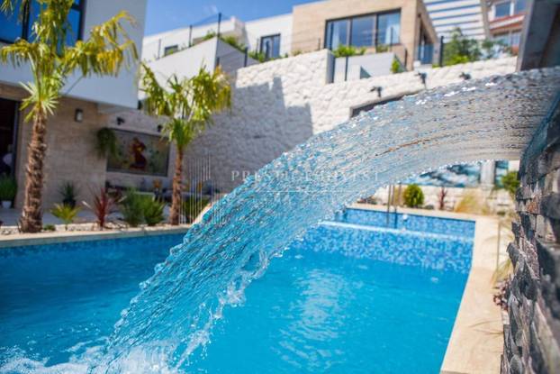 FOTO Kakva perverzija u Splitu! Vodeni raj i slike dizajnera. Ova vila se prodaje, a znamo i cijenu