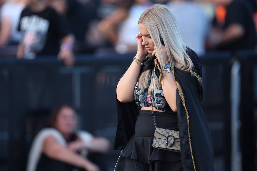 Sinj: Thompsonovi obožavatelji čekaju početak koncerta na hipodromu