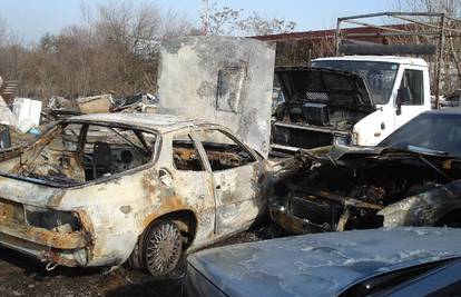 “Romeu s Trnja” zapalili automobile na autootpadu