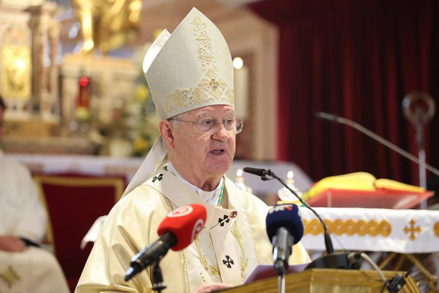 Split: Nedjelja Uskrsnuća Gospodinova - misu predvodi splitsko-makarski nadbiskup Zdenko Križić