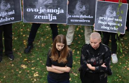 Karla i Vida - djevojke koje su pokrenule bunu na Akademiji. Žele samo da nasilje prestane...