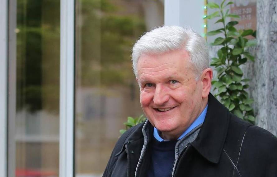 Tata pjevačima plaća nastupe,  kći je s njima slavila blagdane