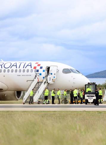 Split: Avion Croatia Airlinesa izletio sa staze