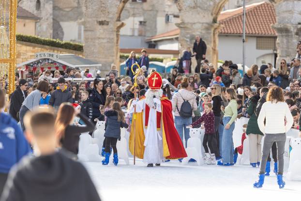 Pula: Sveti Nikola stigao je u  Arenu