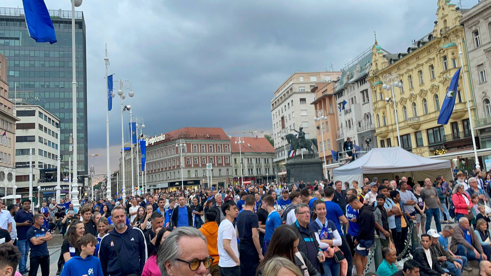 VIDEO Velika fešta u Zagrebu: Tisuće navijača s dinamovcima pjevalo i proslavilo novi naslov