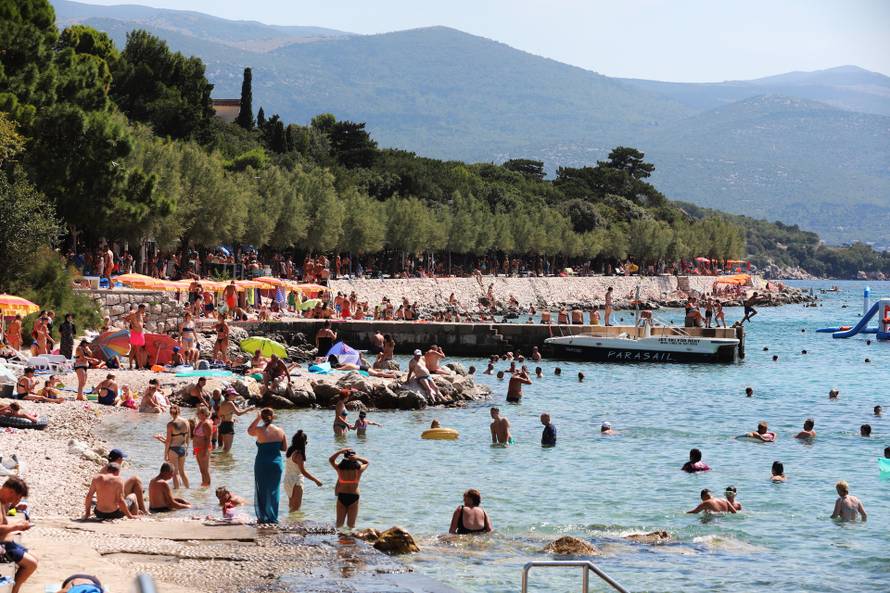 Novi Vinodolski: Plaže pune kupača