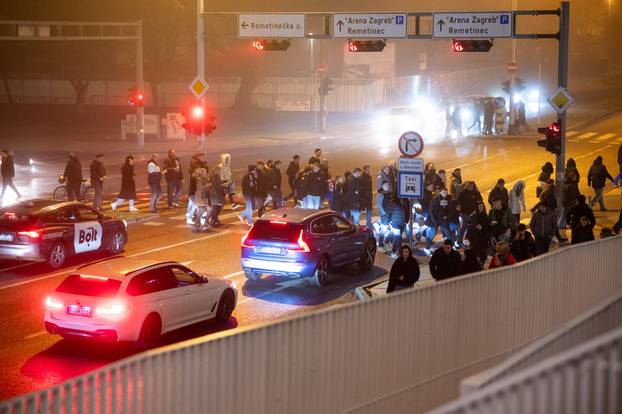 Zagreb: Gužva oko Arena zbog Thompsonovog koncerta