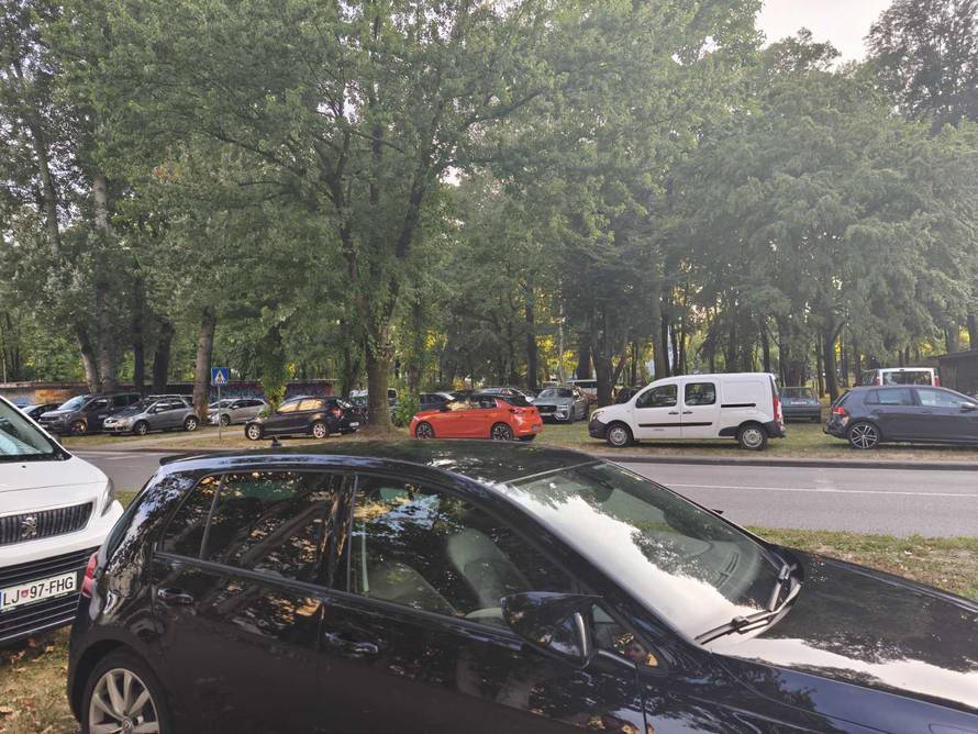 Ljudi parkiraju gdje stignu u Novom Zagrebu, no komunalci ne praštaju: 'Nemamo gdje'