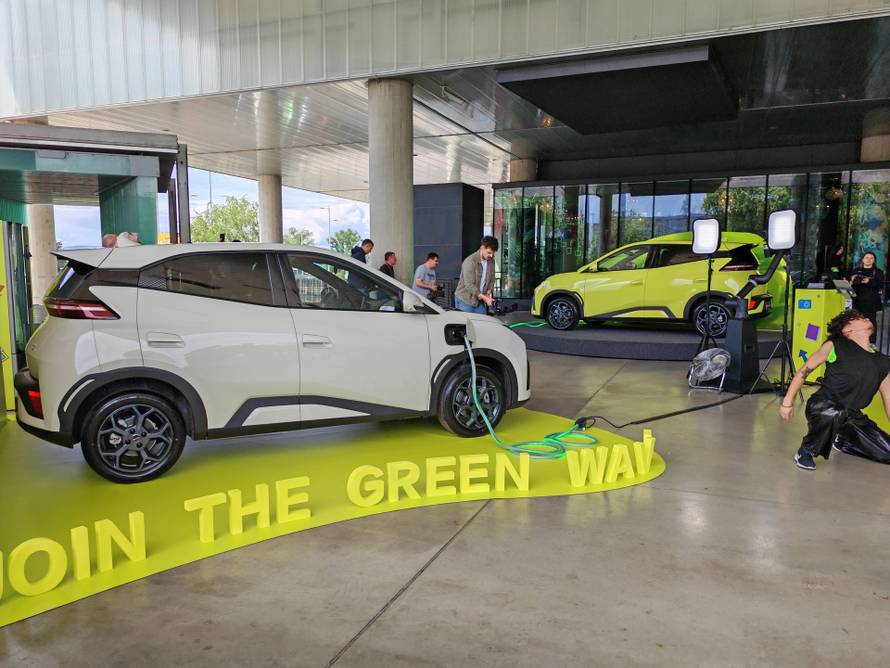 Pokazao kako mu kineski auto izgleda nakon 220.000 km u 2 godine. Premiumi na aparatima