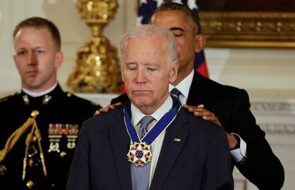 Obamina desna ruka: Biden se slomio dok je primao priznanje