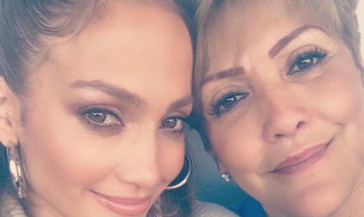 Jennifer Lopez čestitala majci 79. rođendan: 'Kao sestre!'