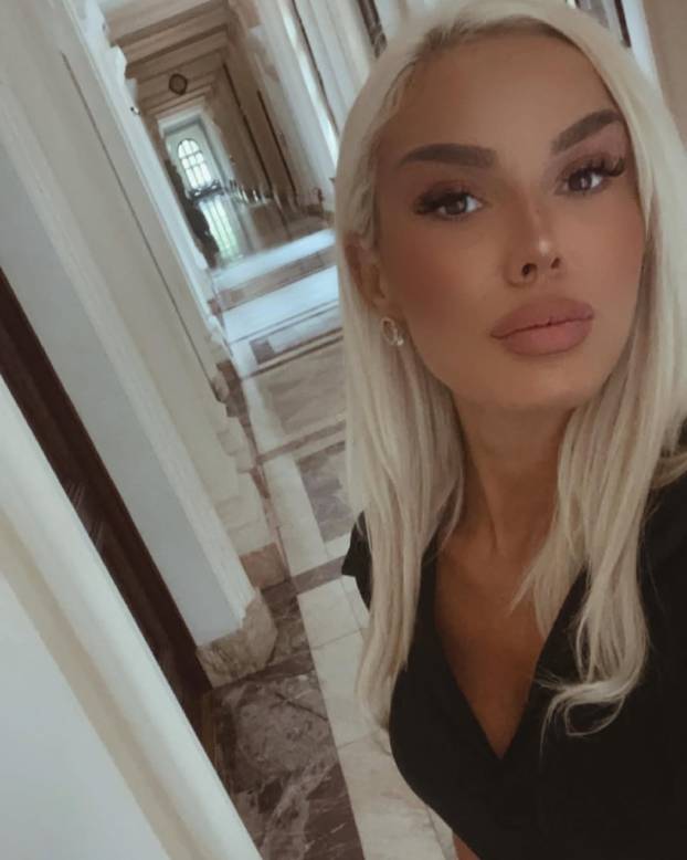 FOTO Obožava Vučića i Putina. Srpska političarka: Ružni bi da se politikom bave samo gabori!'