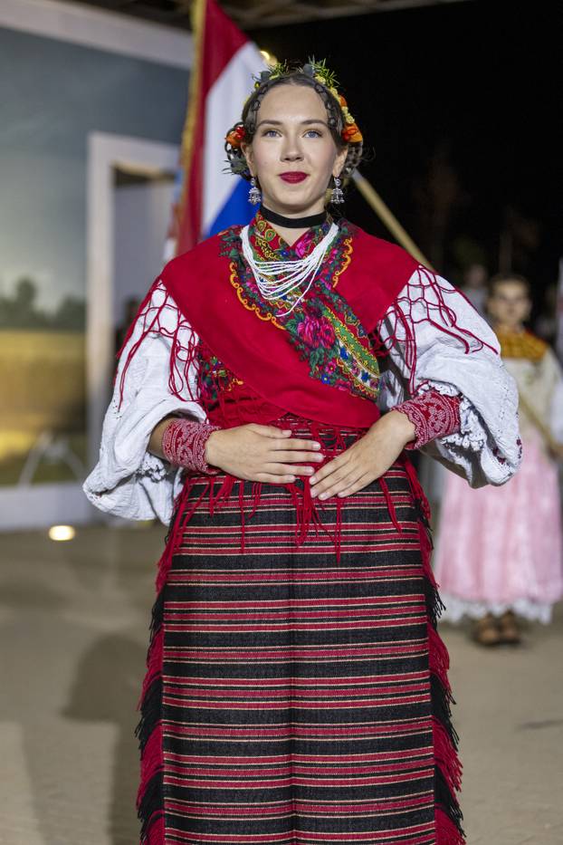 Vinkovci: Etno frizure svijeta na Vinkovačkim jesenima