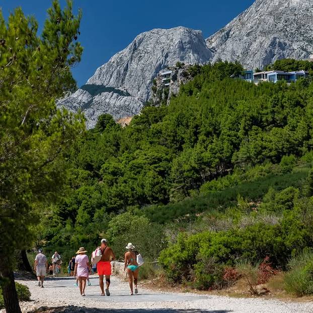 FOTO Vila u Makarskoj 'izranja' iz stijene, a pogled oduzima dah