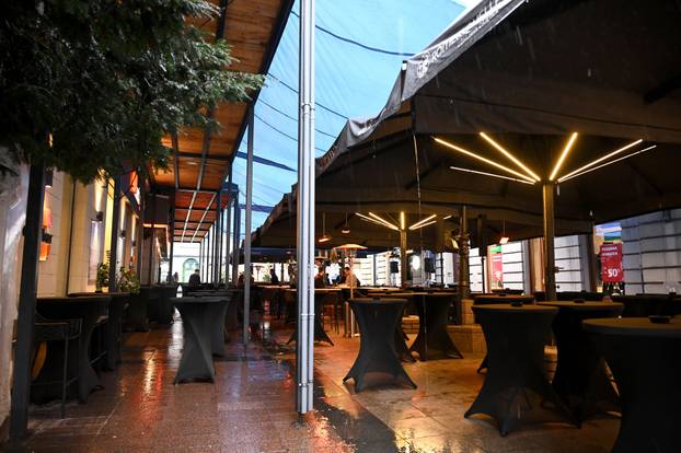 Zagreb: Pripreme ugostitelja u centru grada povodom Badnjaka