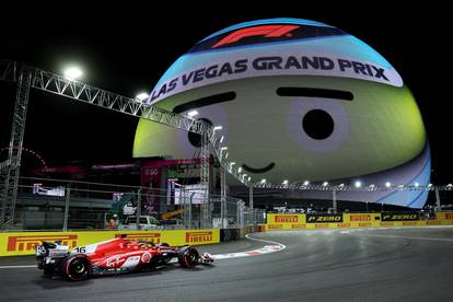 Ferrari opet na vrhu! Leclerc najbrži u kvalifikacijama na spektakularnim ulicama Vegasa