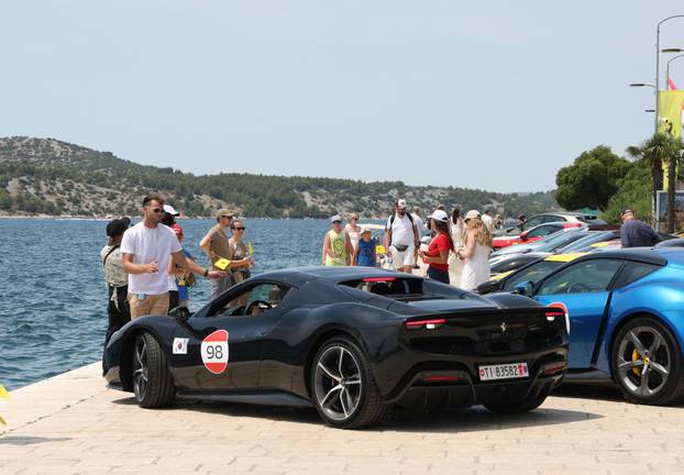 Šibenik: Turneja Ferrari Cavalcade 2026. s više od 120 Ferrarija na šibenskoj rivi