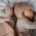 Bebe koje često leže u ovom položaju navečer imaju bolji san