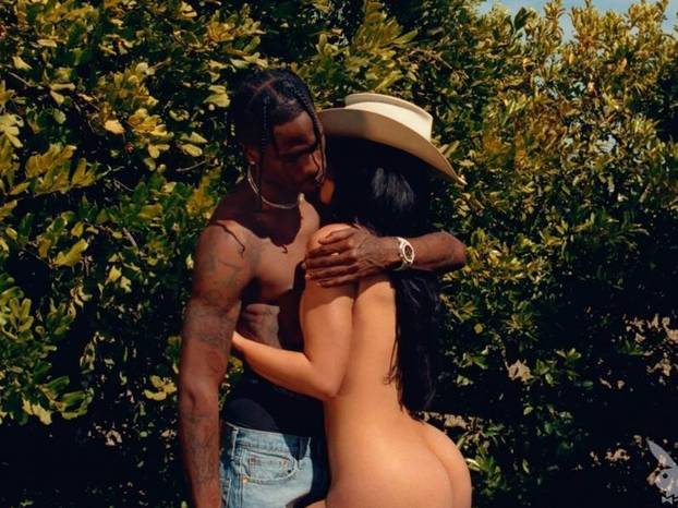 FOTO Sestre Kardashian-Jenner vole se skidati i pozirati gole