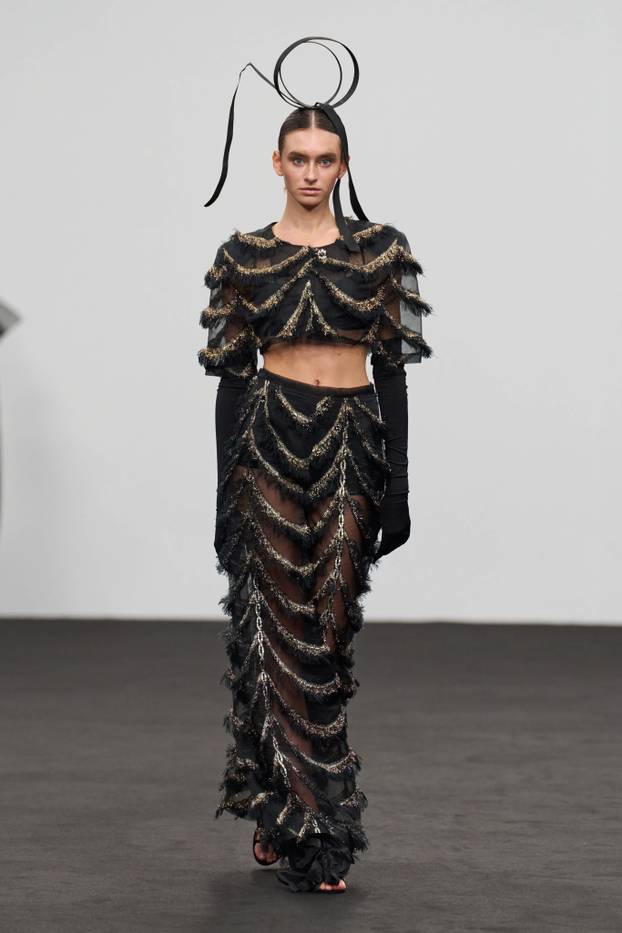 Divne kreacije: Pogledajte reviju Ksenije Vrbanić u Dubaiju