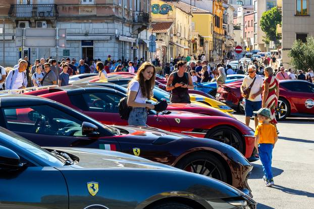 Pula: Ferrari vozila ispred pulske Arene