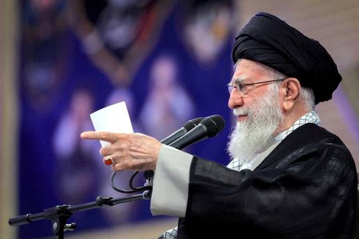 UŽIVO Iranski Vrhovni vođa: 'Iran se neće predati!  Izrael će biti kažnjen za svoju grešku!'
