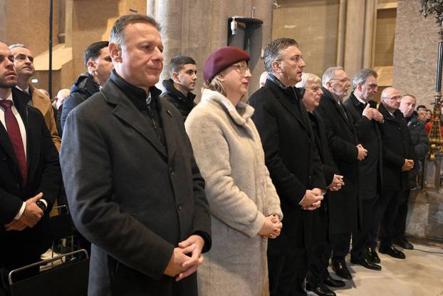 Proslava svetkovine Ro&dstrok;enja Gospodinova - Bo&zcaron;i&cacute;a u zagreba&ccaron;koj katedrali