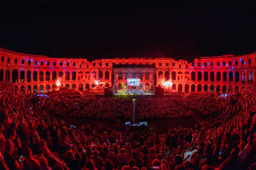 Pulska Arena u znaku najvećih klapskih hitova: Tomislav Bralić i Intrade proslavili 40 godina...