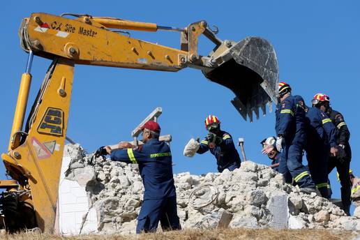 Snimili trenutak potresa od 6 Richtera na Kreti. Jedan čovjek poginuo, a tlo se i dalje trese