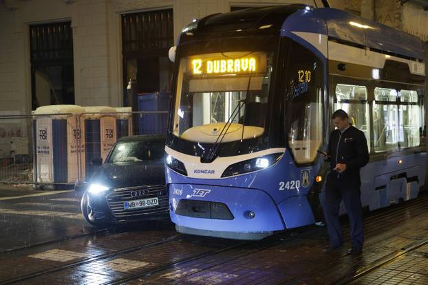 Zagreb: Veliki zastoj tramvaja u Ilici zbog prometne nesreće između automobila i tramvaja