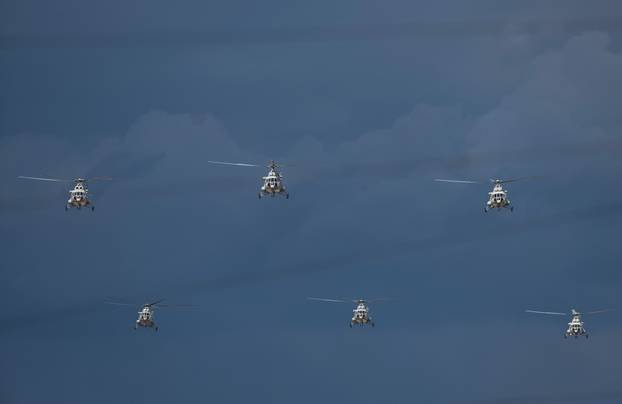 Zagreb: Prelet helikoptera i zrakoplova  tijekom svečanog obilježavanja 30. obljetnice VRO Oluja