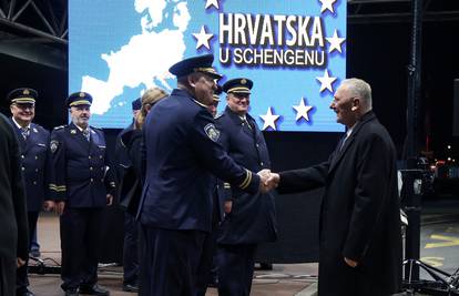 Sretna Nova godina! Ušli smo u Schengen, imamo novu valutu