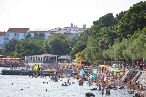 Plaže u Novom Vinodolskom su pune turista