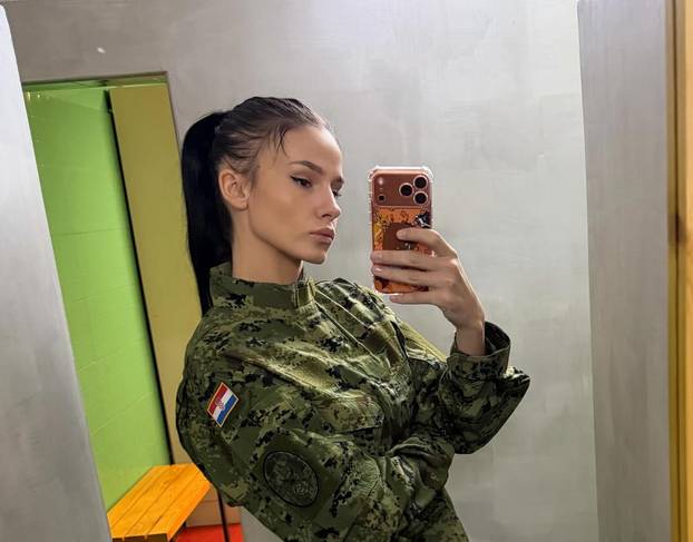 FOTO Zlatna hrvatska olimpijka zablistala u vojničkoj uniformi