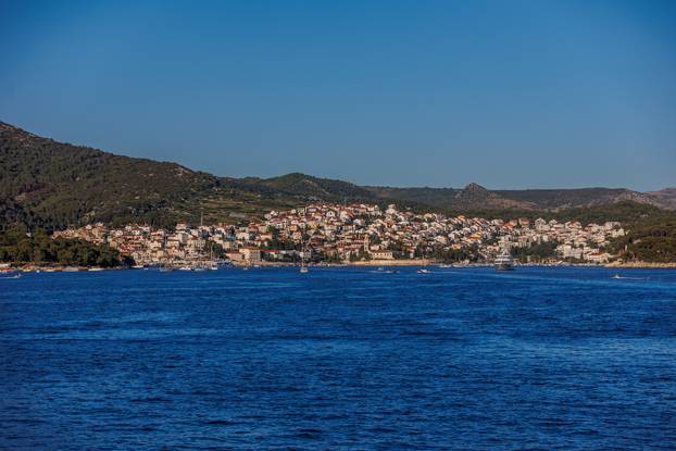 Hvar: Pogled na grad Hvar u poslijepodnevnim satima