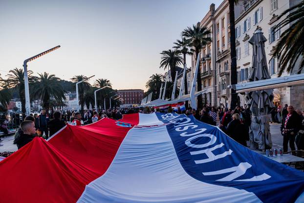 Split: Atmosefra na splitskoj rivi uoči početka utakmice UEFA Lige nacija Hrvatska - Francuska