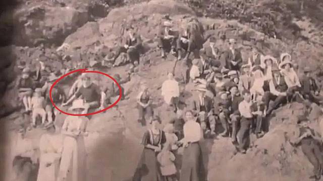 Misteriozna fotka iz 1917.: 'Ovaj tip... Pa pogledajte mu odjeću  i frizuru. Nije on iz tog vremena'