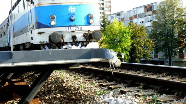 Dijete se bori za život: Popelo se na vagon na karlovačkom kolodvoru pa ga udarila struja