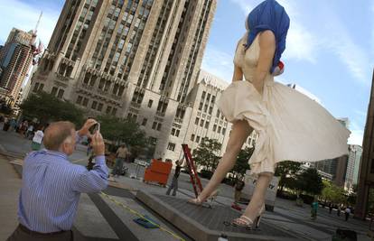 U središtu vjetrovitog Chicaga podigli kip Merlinke visok 8 m 