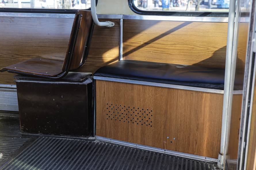 Zagreb: Tramvaj ZET-a koji vozi već pola stoljeća