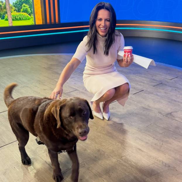 FOTO Ovo je voditeljica koja se 'pod gasom' javila uživo. Dobila je podršku od premijera države